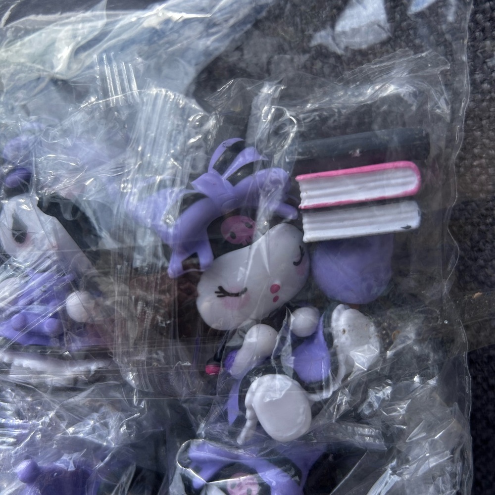 Kuromi Figurines and Trendy Toys 6 pieces New
Sealed in bags - Picture 5 of 7